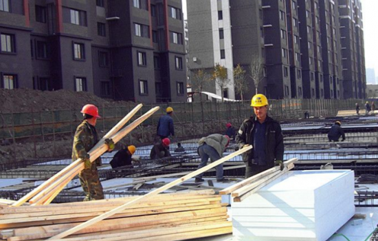 建筑塑木模板施工方法
