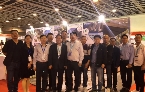 中国塑协塑木专委会携塑木行业企业齐聚2018中国国际塑料展