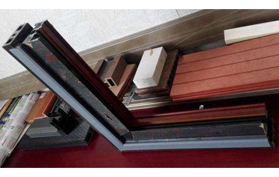 塑木复合材料门窗附窗的安装方法