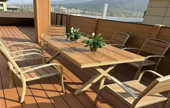 塑木材料仿木纹生产装置