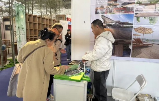 《中国塑木》参加北京国际家居产业博览会