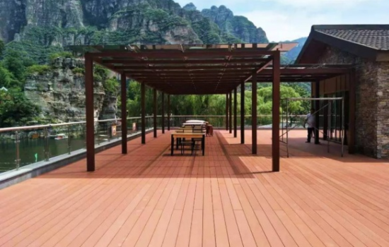 园林场地铺装用塑木材料的思考